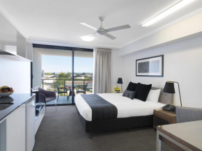 Отель Oaks Mackay Carlyle Suites  Макей